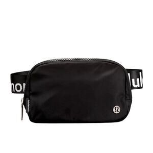 Lululemon Everywhere Belt Bag